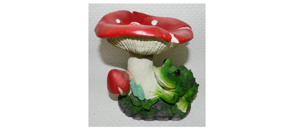 Статуэтка пластмассовая '' Лягушка под грибом '' 14, 5*12, 5*15, 5 см Арт.60015