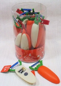 Скребок для очистки овощей металлический с пластм. ручкой на Магните ''Морковка'' 14*7,2 см  Арт. 47837 - фото