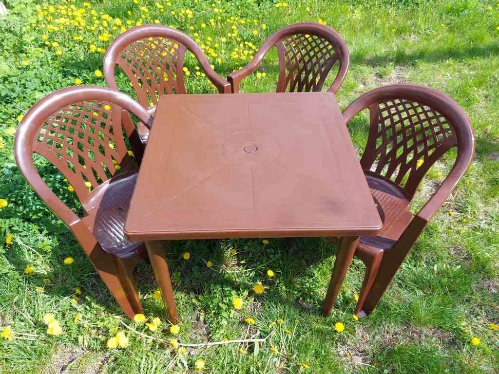 Комплект пластиковой мебели: стол пластиковый квадратный и стул пластиковый 4 шт (коричневый)