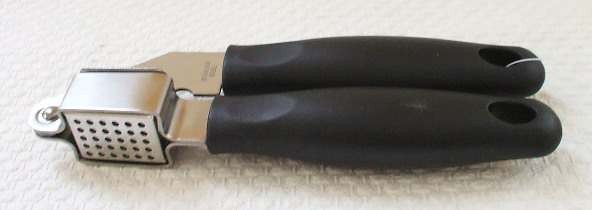 Чесночница металлическая с пластмассовой ручкой 19 см Арт. 38785 - фото
