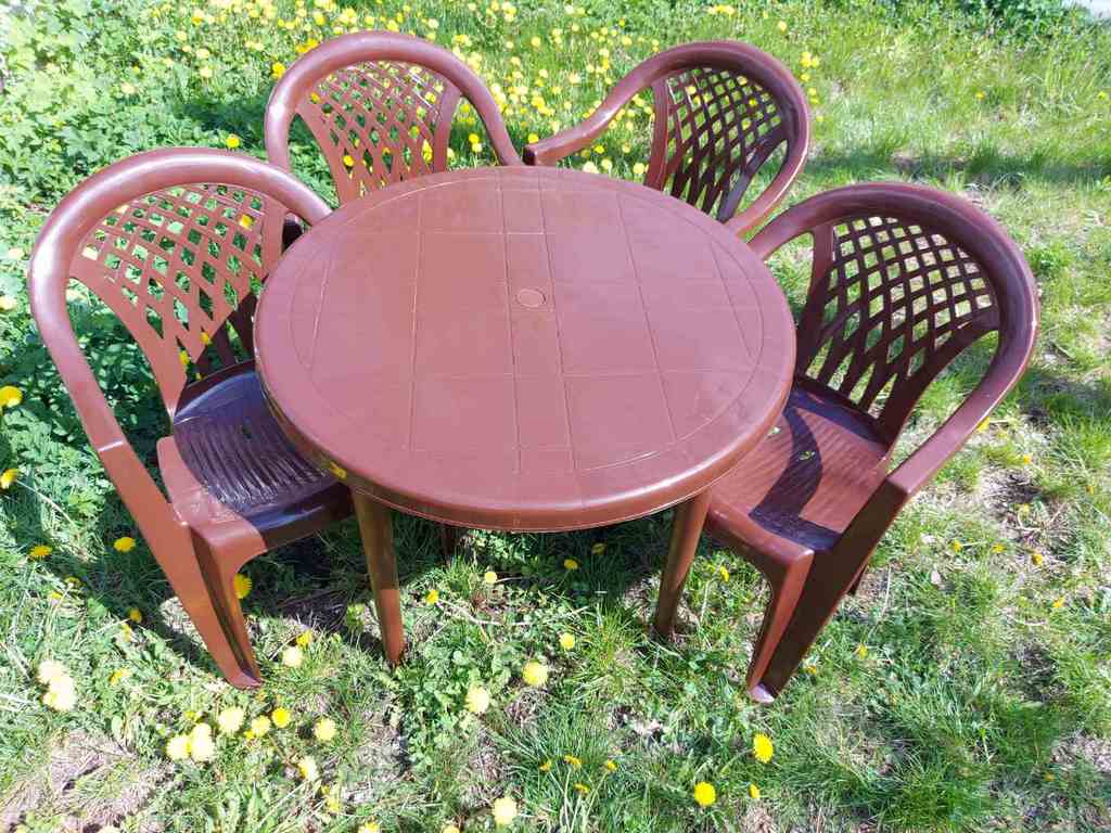 Комплект пластиковой мебели: стол пластиковый круглый и стул пластиковый 4 шт (коричневый)